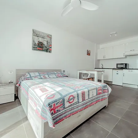 Victoria Beachfront Studio, Perfect Location In Americas * Playa de las Américas